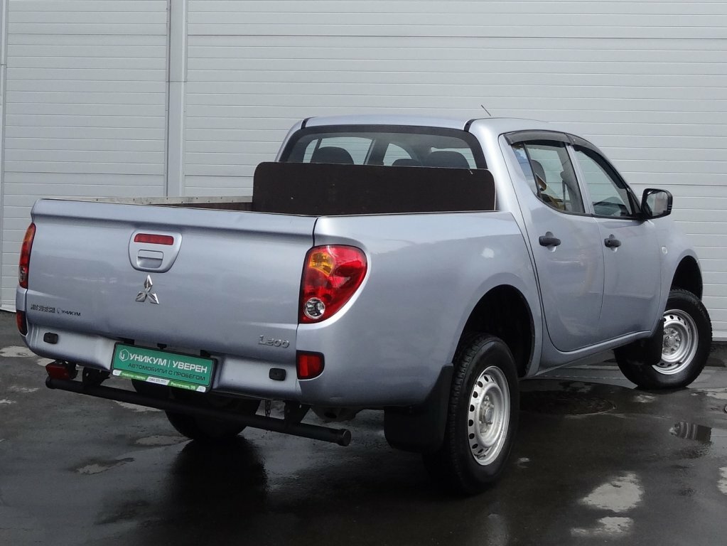 Л200 2011 год. Mitsubishi l200 IV Рестайлинг. Nissan l200. Мицубиси l200 2014. Митсубиси л200 сзади.