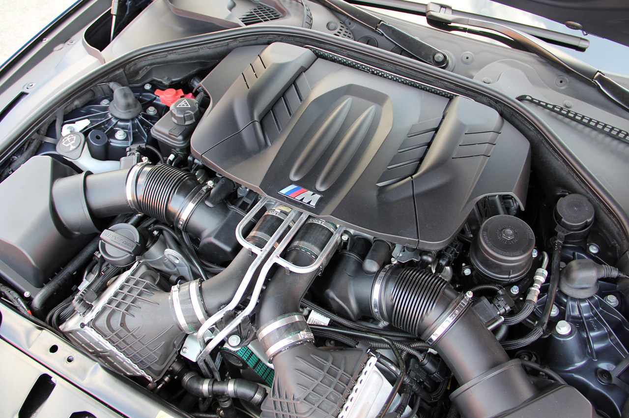Появился звук в двигателе. BMW x6 звук мотор. Звук двигателя. Звук мотора автомобиля. Машина аудио с электродвигатель.