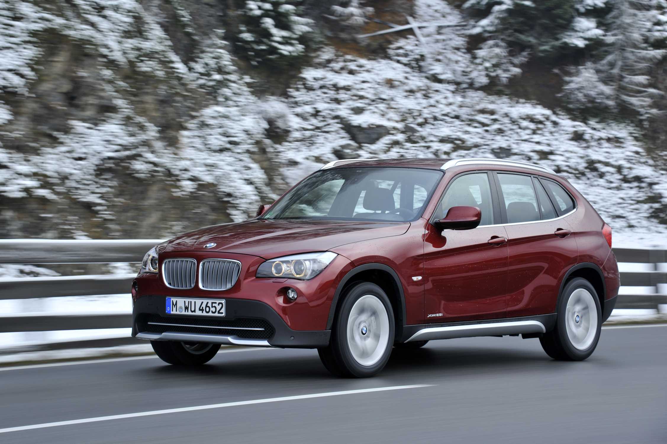 Бмв технические. BMW x1 28i. БМВ x1 XDRIVE 28i. BMW x1 2011. БМВ x1 2008.